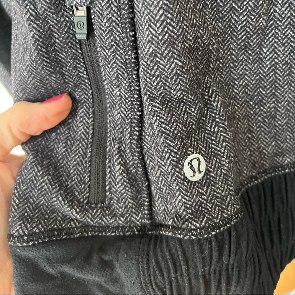 Lululemon Women’s Think Fast Hoodie Gray Hooded Sweatshirt Size 10 Athleisure - Picture 5 of 6